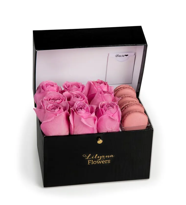 Dikdörtgen Siyah Kutuda Macaronlu Pembe Gül - Aksaray çiçek siparişi